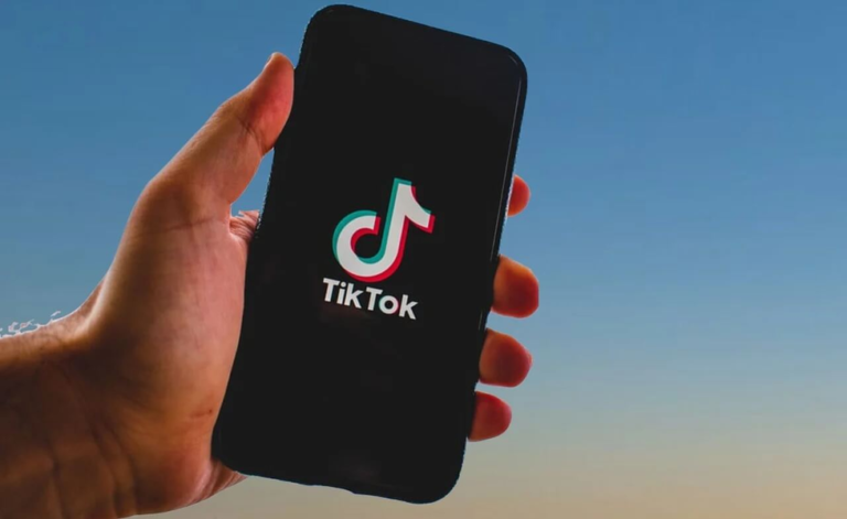 Мультиаккаунтинг в TikTok: зачем нужны несколько профилей