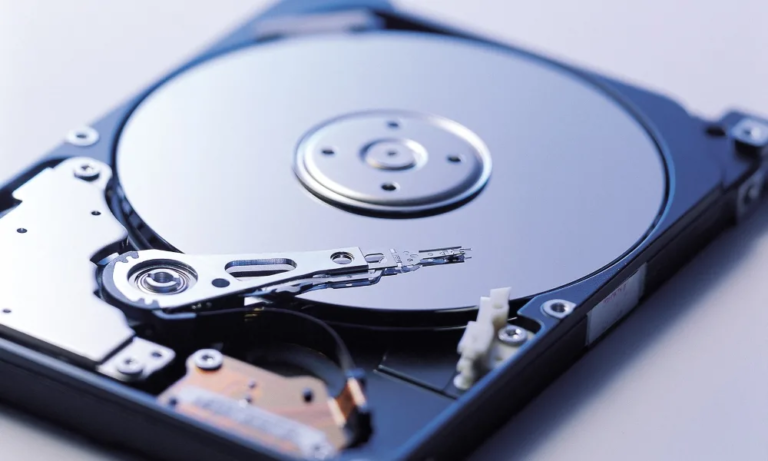Восстановление данных с неисправного жёсткого диска: когда можно спасти информацию, а когда нельзя